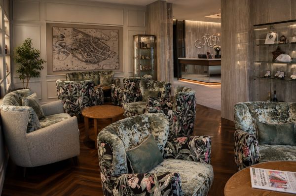 Hotel_Green_Room_Lobby