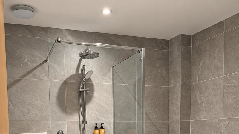 125 Sig Jr Suite Walk-In Bathroom